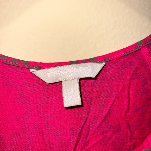 ✨Banana Republic | Pink Geometric Patterned Ruffle Top - Picture 3 of 3